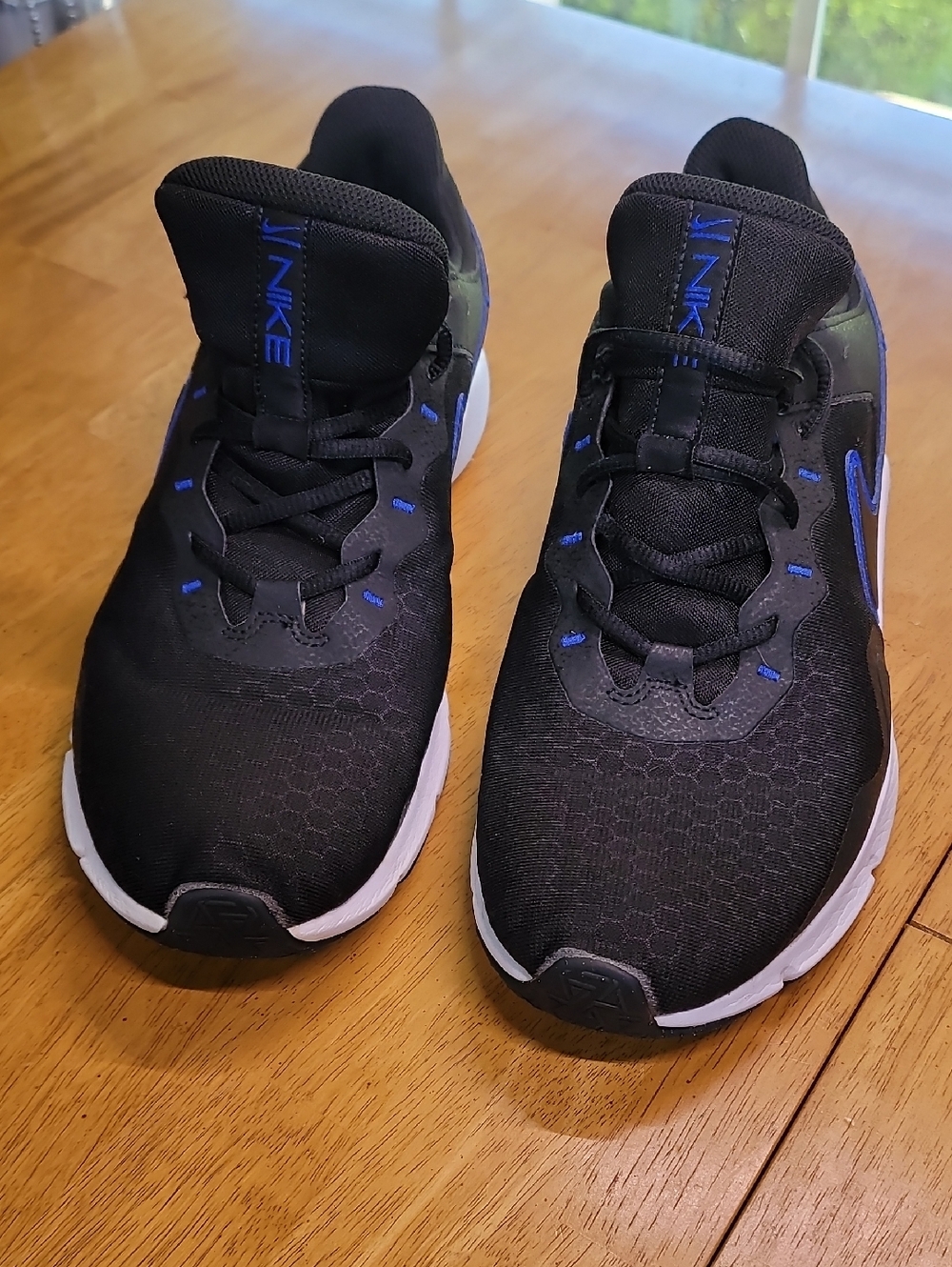 Nike Men’s Black Athletic Shoes with Blue Highlights